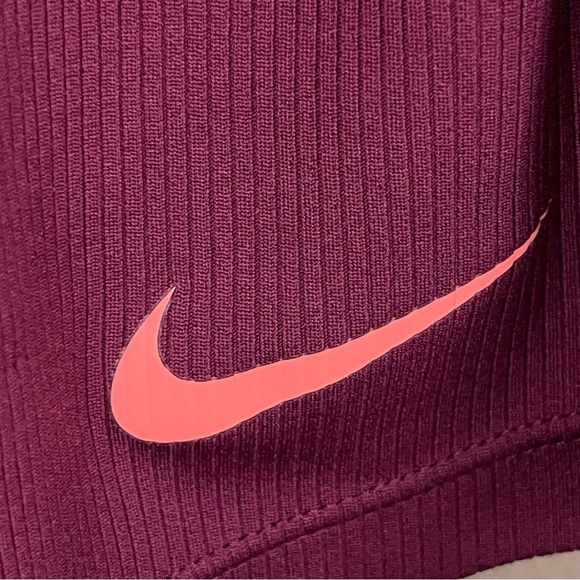 Medium Nike Dri Fit Burgundy Red Tank Lightweight Athletic Activewear Stretch - Picture 7 of 15